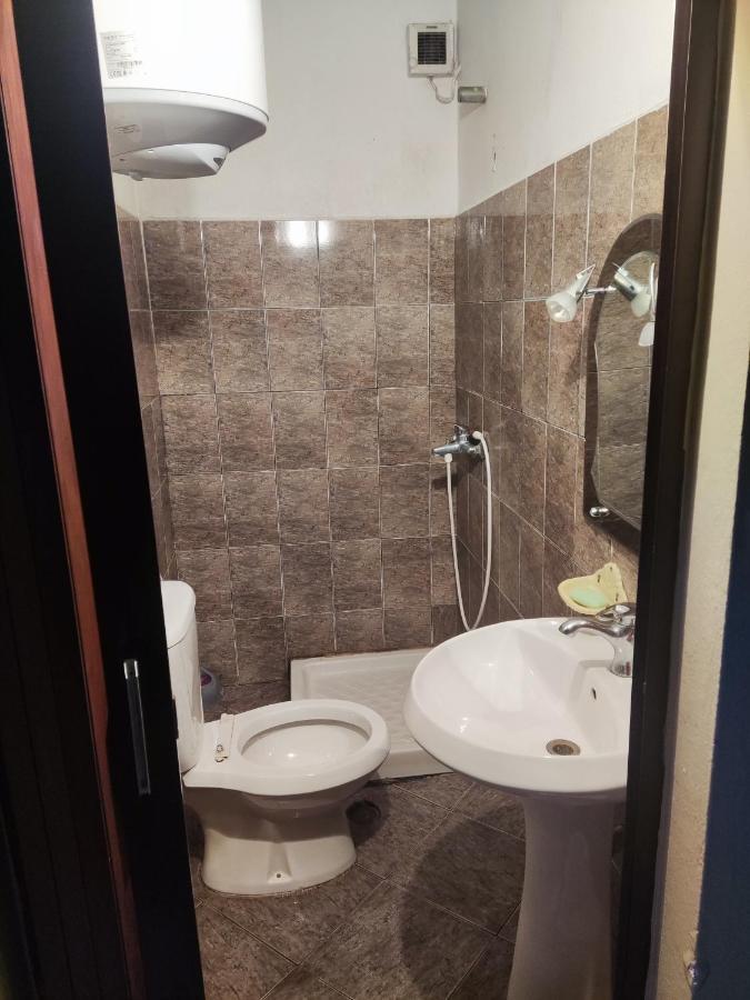 Dafina Hotel Tirana Bagian luar foto