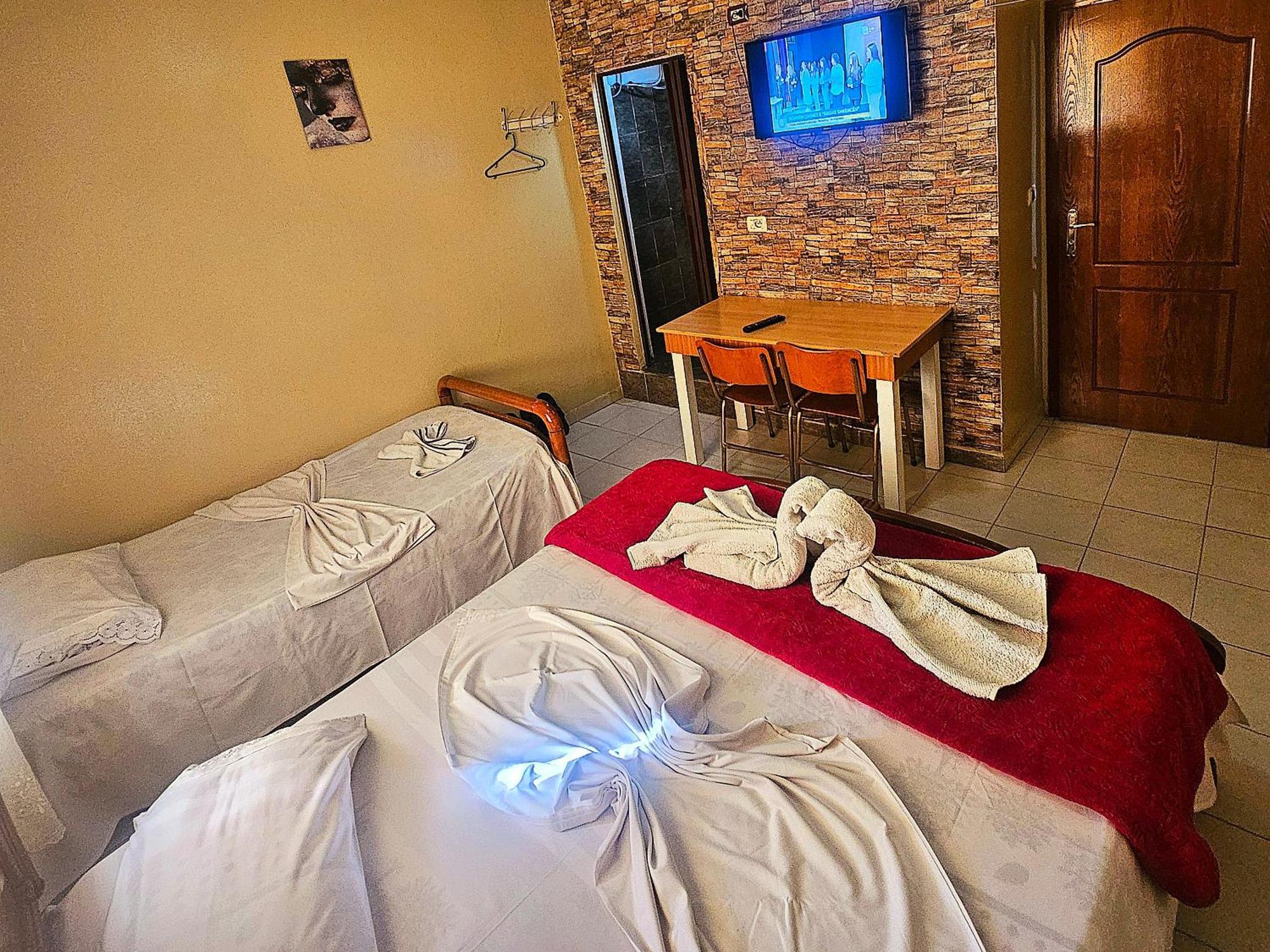 Dafina Hotel Tirana Bagian luar foto