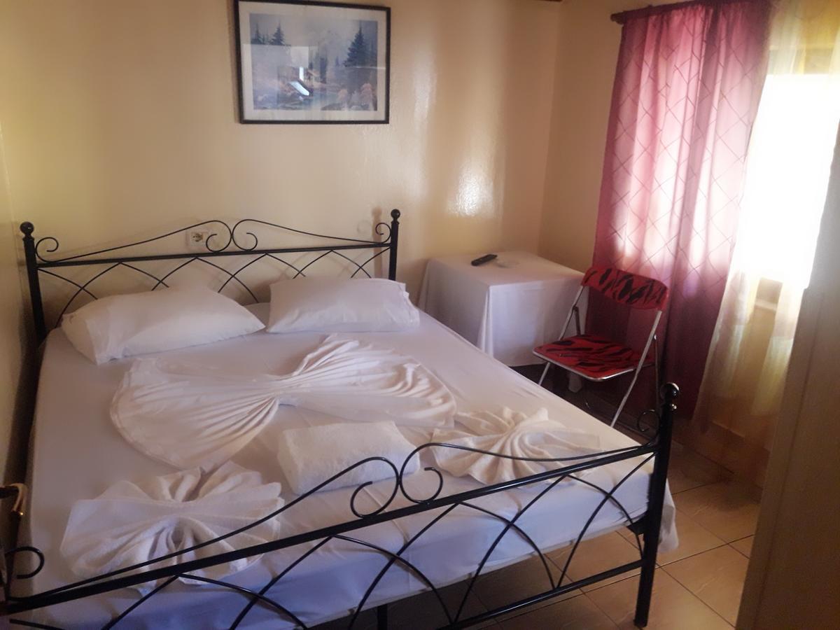 Dafina Hotel Tirana Bagian luar foto